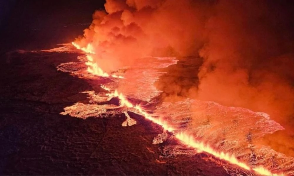 Τρόμος στο Γκρίνταβικ της Ισλανδιάς από το ηφαίστειο-Μπήκε στην πόλη η λάβα (Βίντεο)